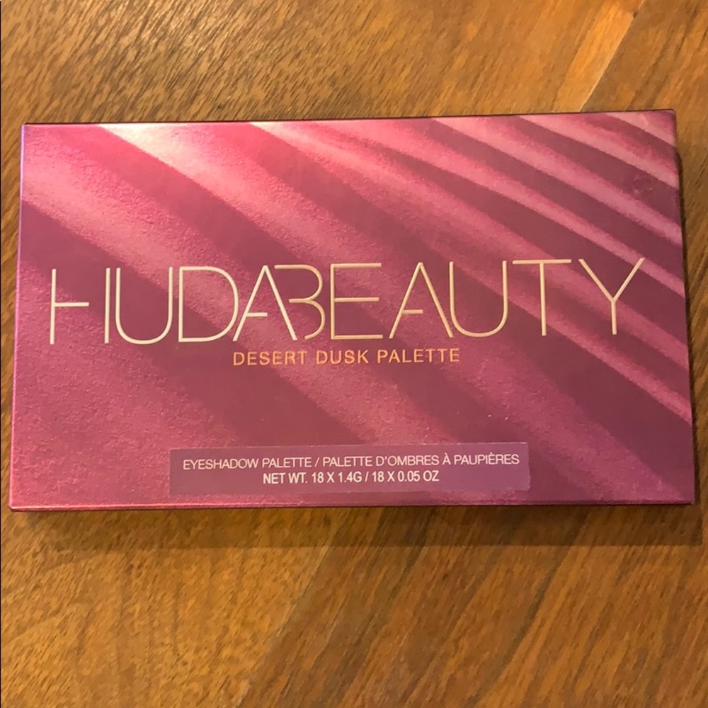 NEW Huda Beauty eyeshadow palette
